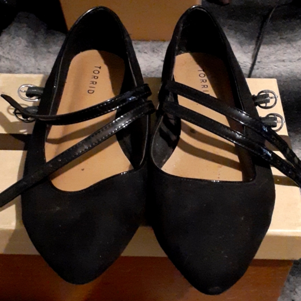 Strappy flats